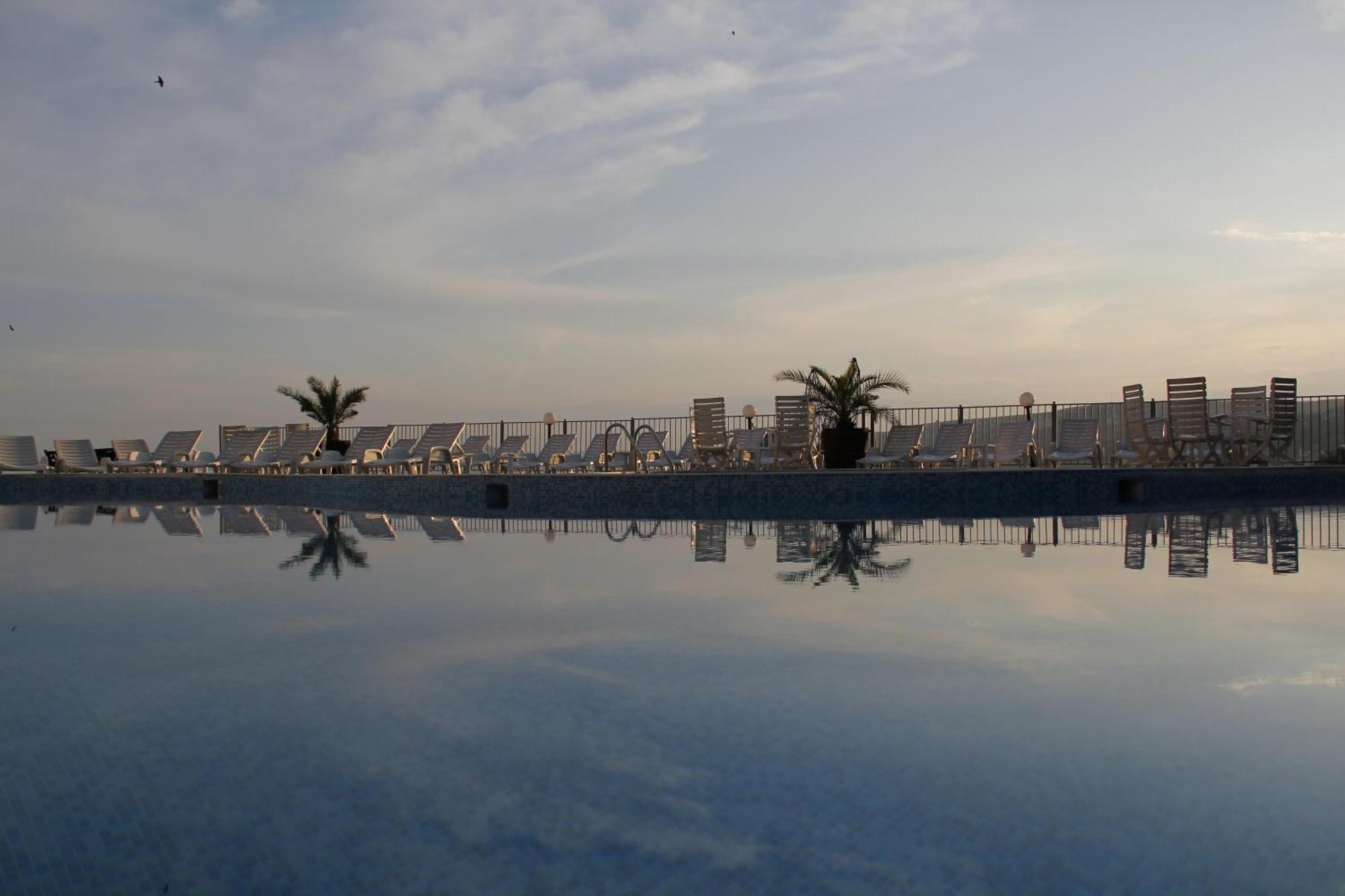 Helios Hotel Balcsik Kültér fotó